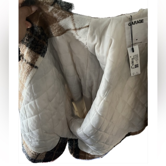 NWT Garage Jacket Womens Sz Medium Beige Plaid Cropped Jacket w/ quilted lining. - Picture 3 of 5